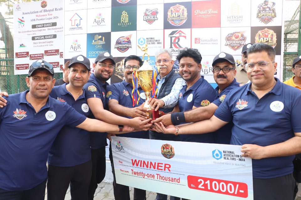 Chief guest Aruneshwar Singhdeo - Arvind Gupta VP NAR India (3)