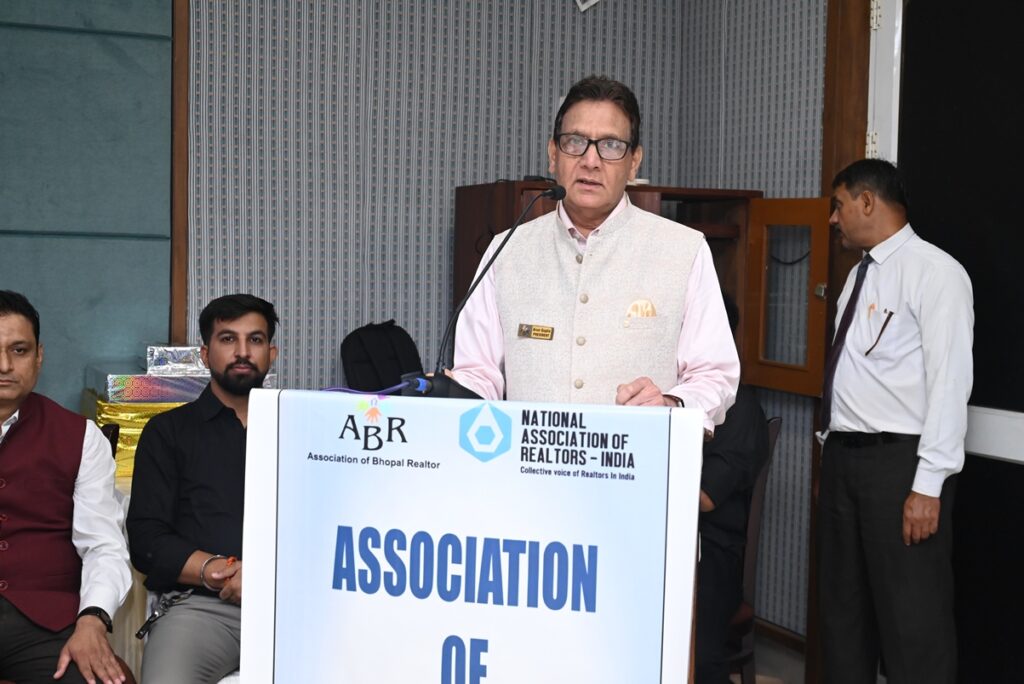 President Arun Gupta adressing the members on AGM